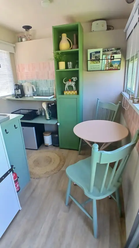 Lichte keuken en eethoek in De Walnoot