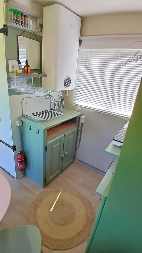 Mintgroene kitchenette in De Walnoot